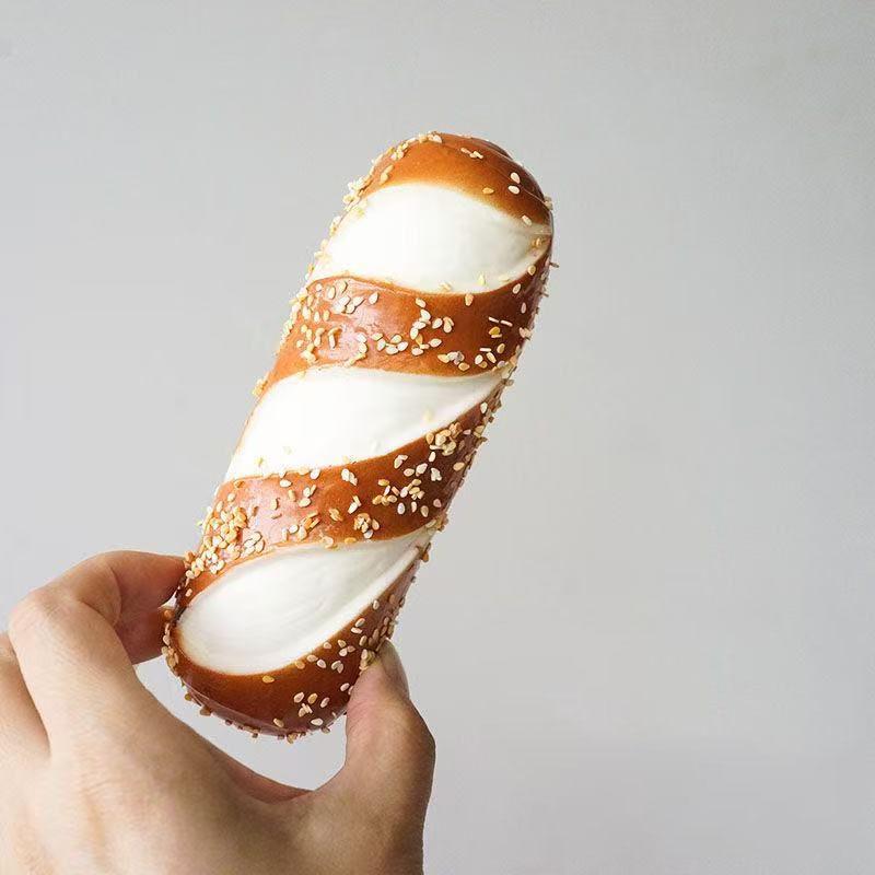 

Artificial Sesame Baguette Bread Dessert Room Window Display Student Sketch Props INS Photo Check-in Props 2026 Christmas Decor 13.5x4.5cm