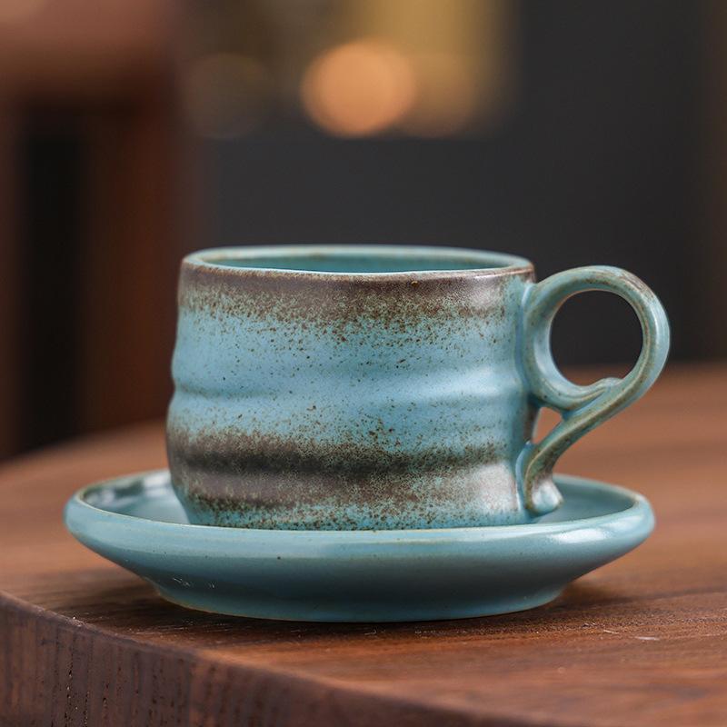 Grobes Töpferton Ofenwechsel Tasse und Untertasse Set Unregelmäßige Wabi-Sabi Keramiktasse für Kaffee Tee Hausbar Rustikale Wohnkultur Geschenk