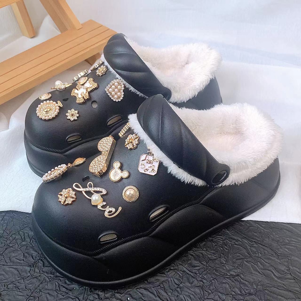 New thick-soled cotton hole shoes women s double bear winter bag head muffin comfortable hole shoes 36/37
