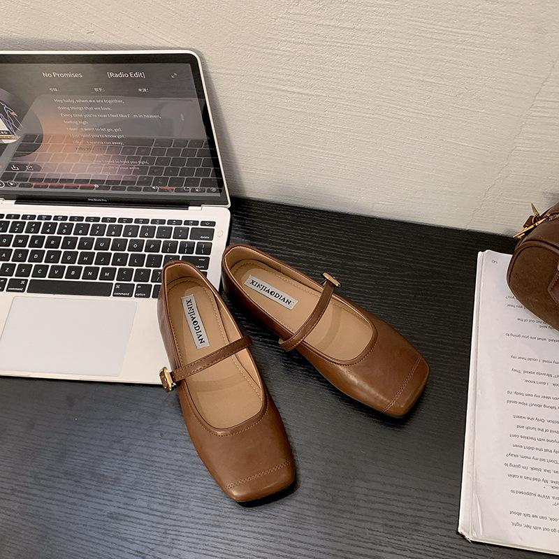 

Korean version of one-word with shallow single shoes for women s 2025 spring and autumn new models with skirts versatile late evening wind Mary Jane 40 коричневий