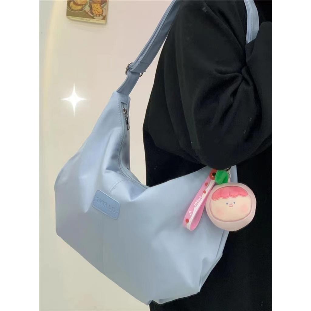 Ladies' Fashionable Large Capacity Crossbody Bag with Adjustable Shoulder Straps and Zipper Closure - Made of Durable Polyester Material