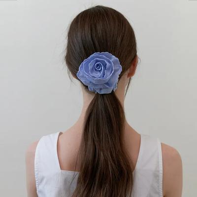 Голубая резинка-скранч с рисунком 'roosing rose'