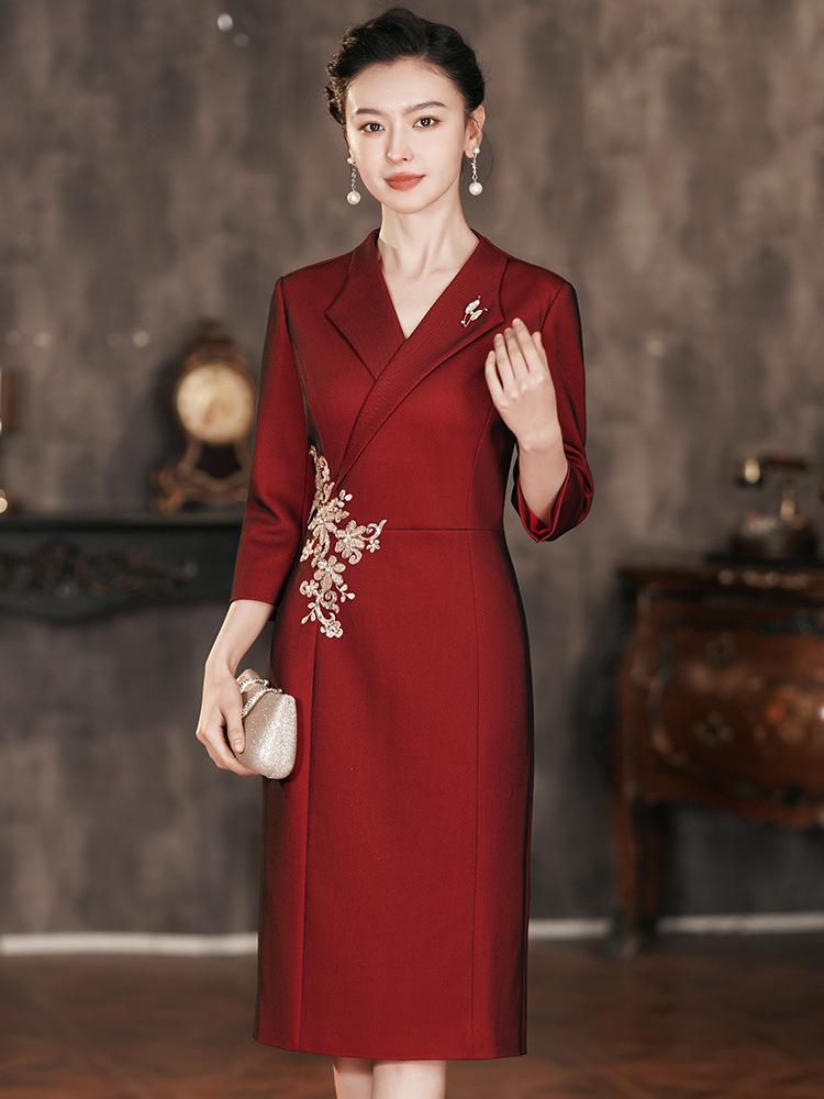 2025 Autumn Elegant V-Neck Slimming Dress for Mother of the Bride