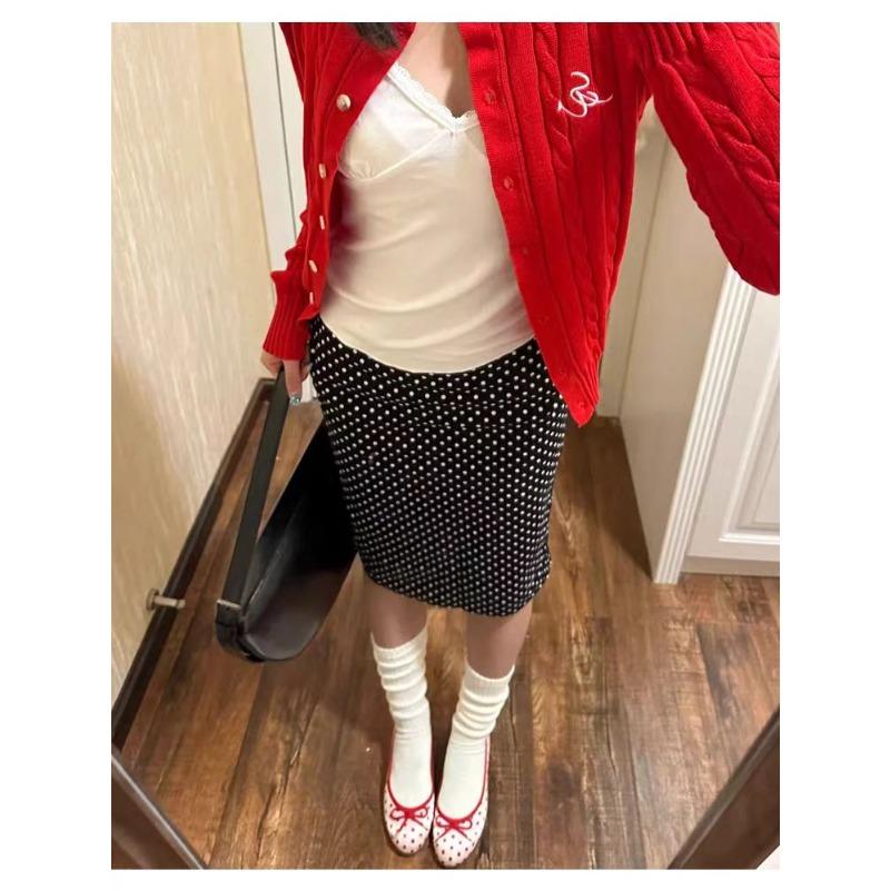 Zapatos planos de moda de lunares rojos 2025 Nuevo estilo Lazo Hada Plano Suela blanda Punta redonda Hueco Boca poco profunda Zapatos individuales de alta gama