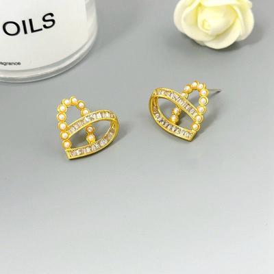 Fashion Light Luxury Inlaid Zircon Hollow Love Stud Earrings High-End Temperament Women'S Earrings