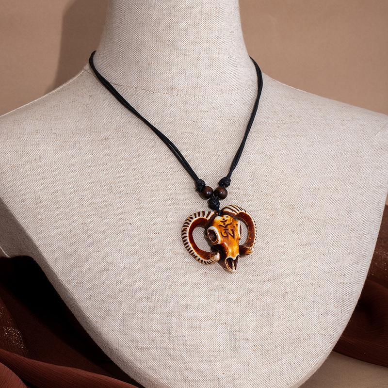 Retro Ethnic Style Niche Men'S And Women'S Collarbone Chain, Pendant Necklace, Shark Tooth Sweater Chain, Imitation Ivory Adjustable Necklace.