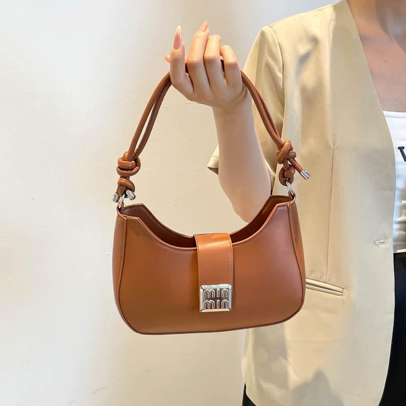 Casual commuting versatile simple solid color underarm bag women's fashion personality retro autumn new lightweight shoulder bag