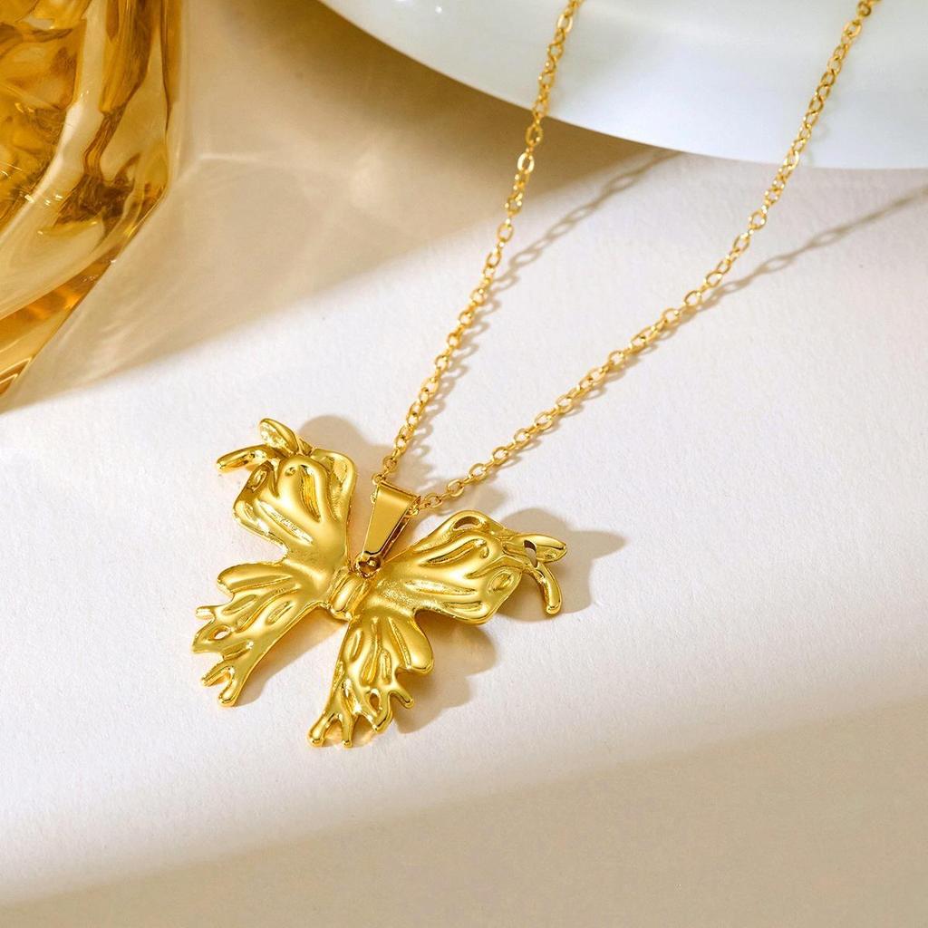 18K Stainless Steel Bow Pendant Necklace for Women - Trendy European and American Fashion Jewelry