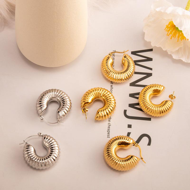 

High-End Geometric 18K Gold-Plated Titanium Hollow Earrings