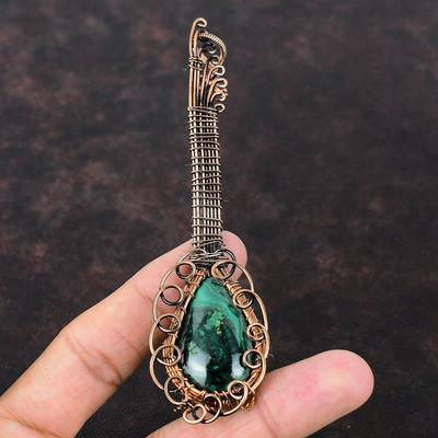 Pendentif en malachite, pendentif en pierre précieuse enveloppé de fil de cuivre, pendentif de guitare, instrument de musique, bijoux en cuivre, pendentif de créateur fait à la main, cadeau pour elle