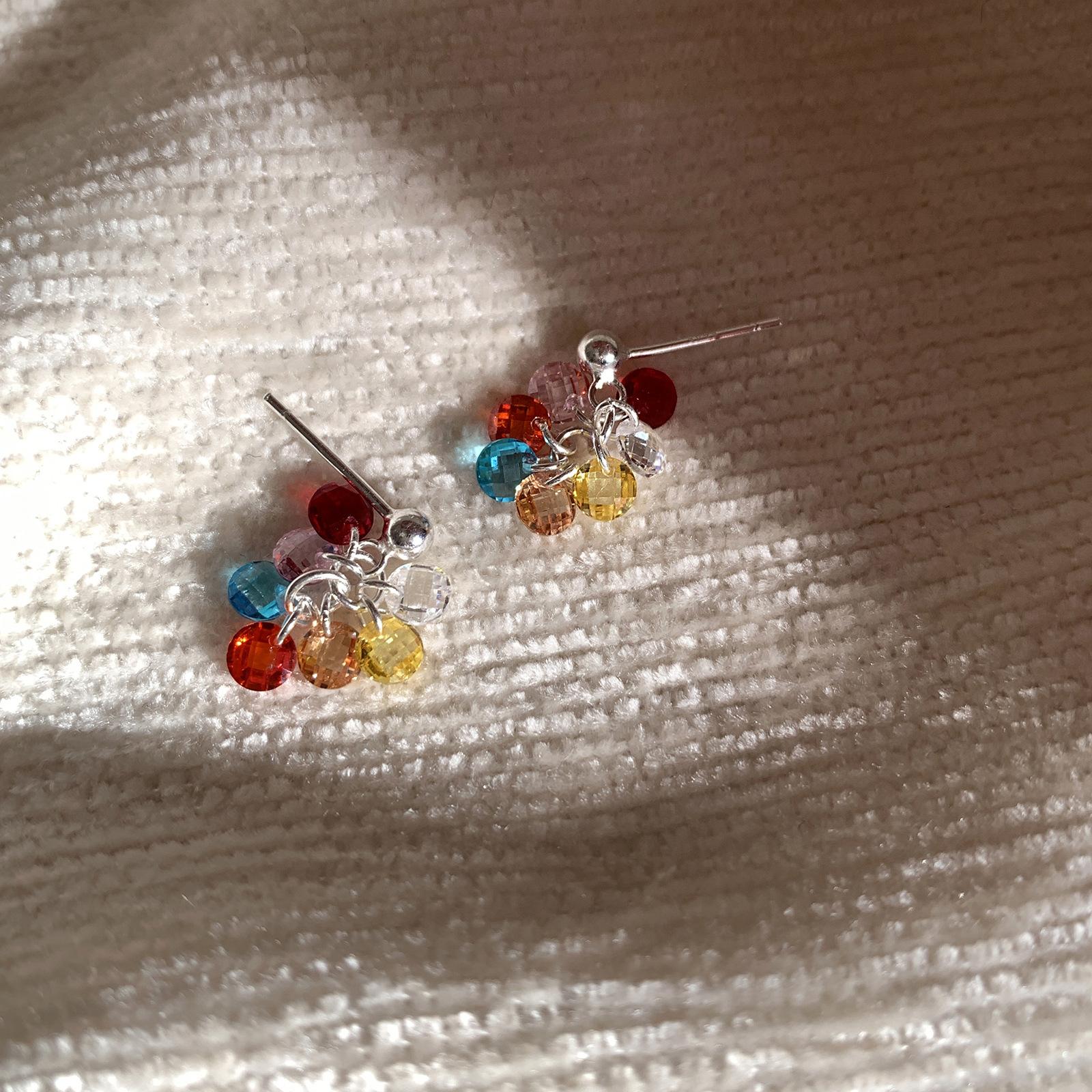 

Серьги-кисточки из витражного бисера, милые серьги-пусеты, легкая роскошь, ощущение высокого класса, модные и универсальные серьги, женские