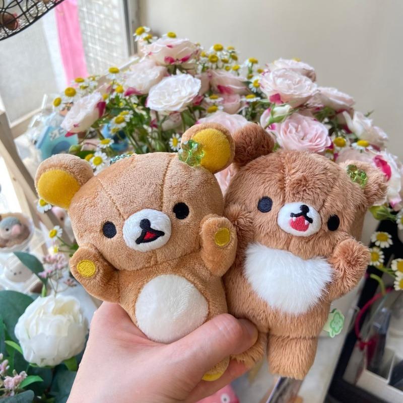 10CM chairoikoguma Bär Glücksbringer Plüsch Schlüsselanhänger Süße Hände hoch Süßer Rilakkuma Bär Weiche Flauschige Plüschpuppe Kleiner Anhänger Geschenk
