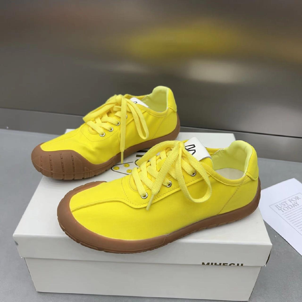 

Новые весенние/осенние туфли на плоской подошве, повседневная женская обувь, спортивные кроссовки, модные удобные кроссовки для ходьбы, беговые туфли на шнуровке 39 жёлтый