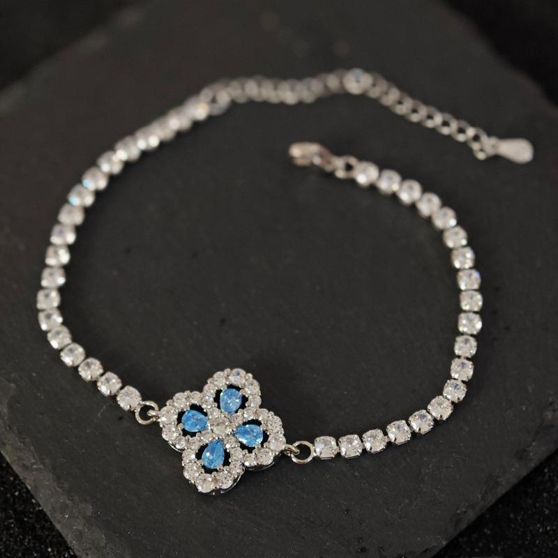 Bracelet Loop Four-Leaf Clover Bracelet Women'S Light Luxury Niche Full Of Diamond Snowflake Hand Jewelry Cold Wind High Sense