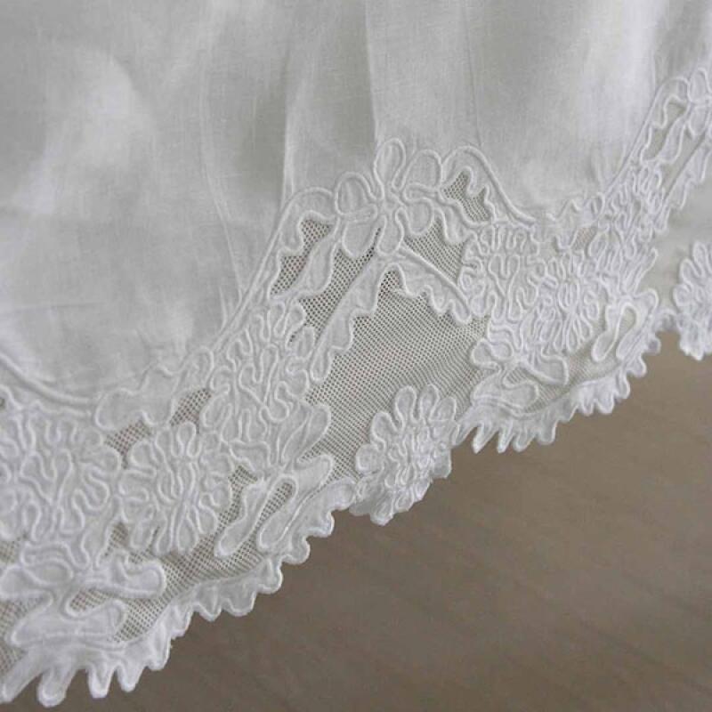 Romantic Blanc Linen Embroidered Tablecloth 130x180 white