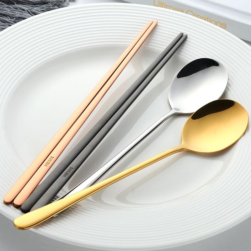 18/8 Korean Stainless Steel Food Chopsticks Spoon Set Long Handle Flat Non-Slip Chopsticks Dessert Spoon Dinnerware Set With Box
