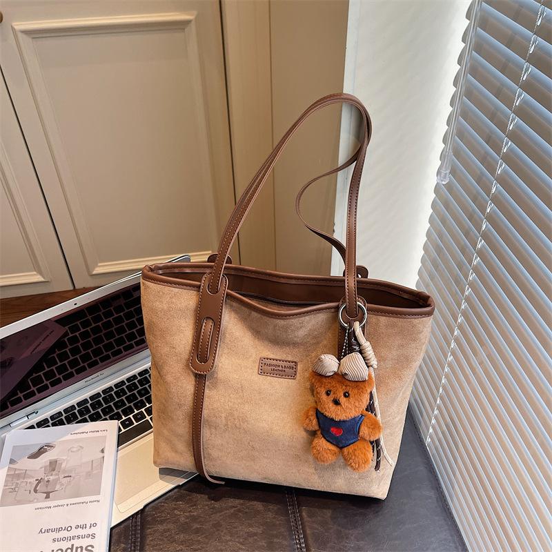 Retro Large-capacity Bag Women's Autumn and Winter New Commuter Shoulder Bag Simple Tote Bag Bucket Bag