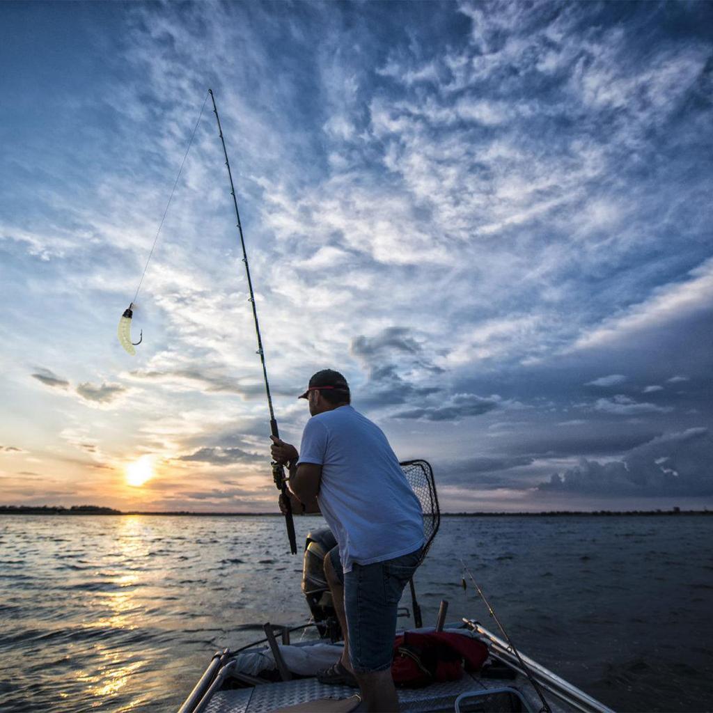 30Pcs Soft Maggot Baits Bread Worm Artificial Baits Soft Plastic Fishing Lures with Hooks for Fishing Tackle Accessories