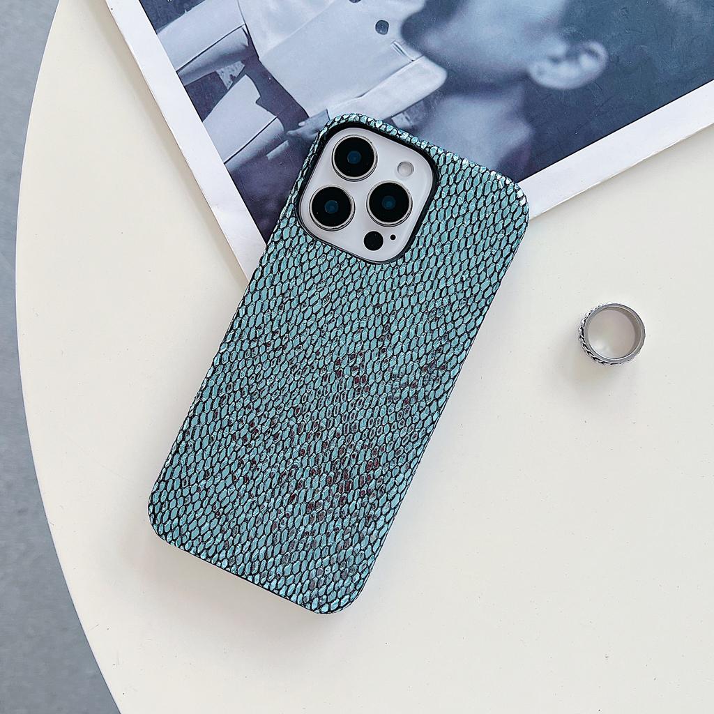 Gradual change snake pattern is suitable for Apple mobile phone case 16PRO/15Pro heat dissipation iPhone16proma half-pack case
