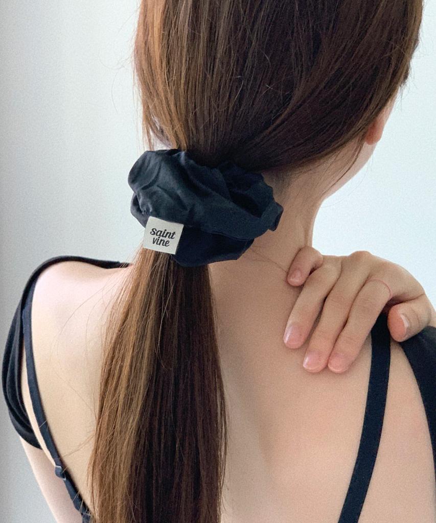 Saintvine Label Point Scrunchie