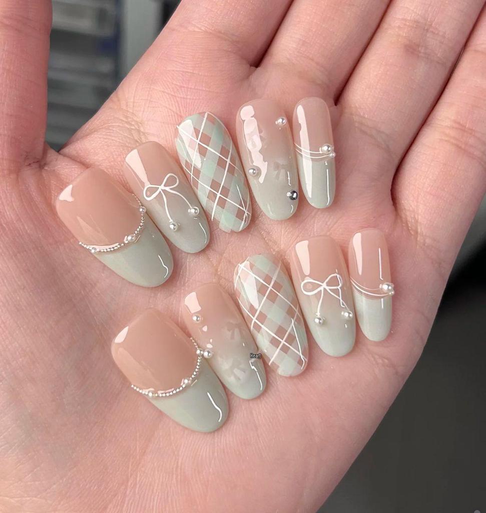 Super Flash Style: High-Class Aura Cat Eye Handmade Nail Tips for Young Ladies