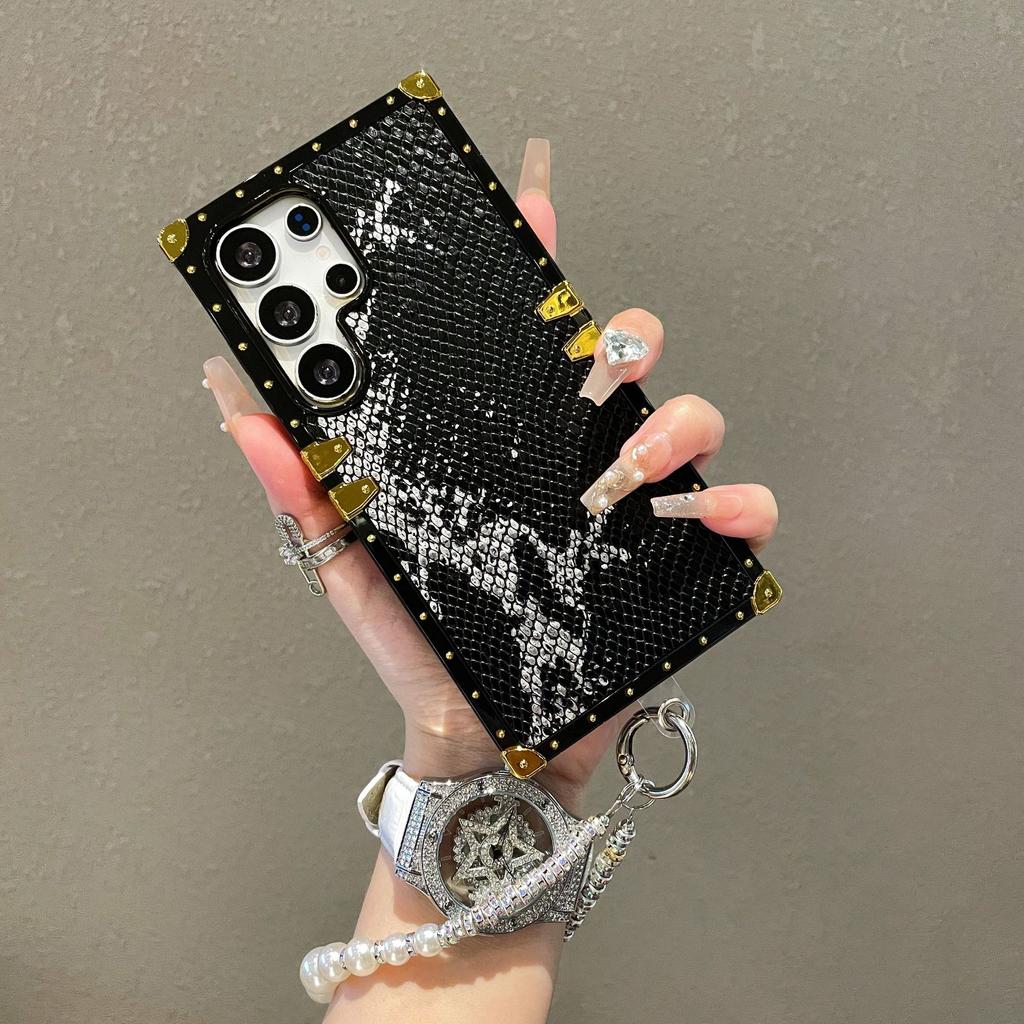 Light Luxury Brand Snake Pattern Chain Suitable for Samsung S25 Ultra Mobile Phone Case Anti Fall S24FE Protective Soft Shell A16