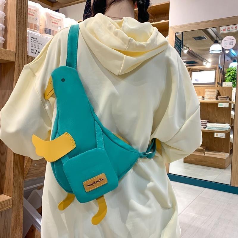 Entzückende Crossbody-Brusttasche aus Entenleinen - Vielseitiger Studentenrucksack & Handyhalter