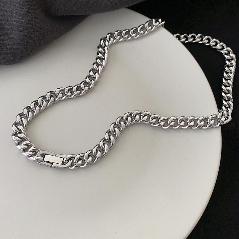 Tide Hip Hop Cuban Chain Does Not Fade Titanium Steel Necklace Boys and Girls Coarse Collarbone Chain Couple Versatile Light Luxury Cuban Chain