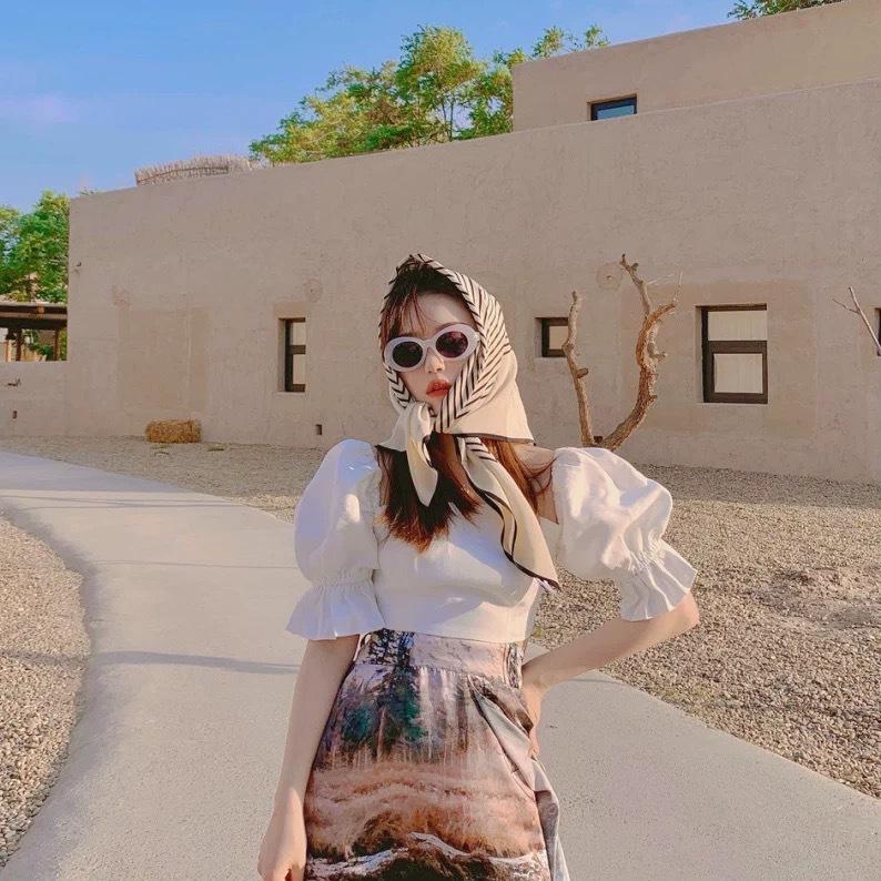 Small square scarf female French ethnic style retro versatile summer sunscreen silk scarf ins seaside beach sunshade shawl headscarf