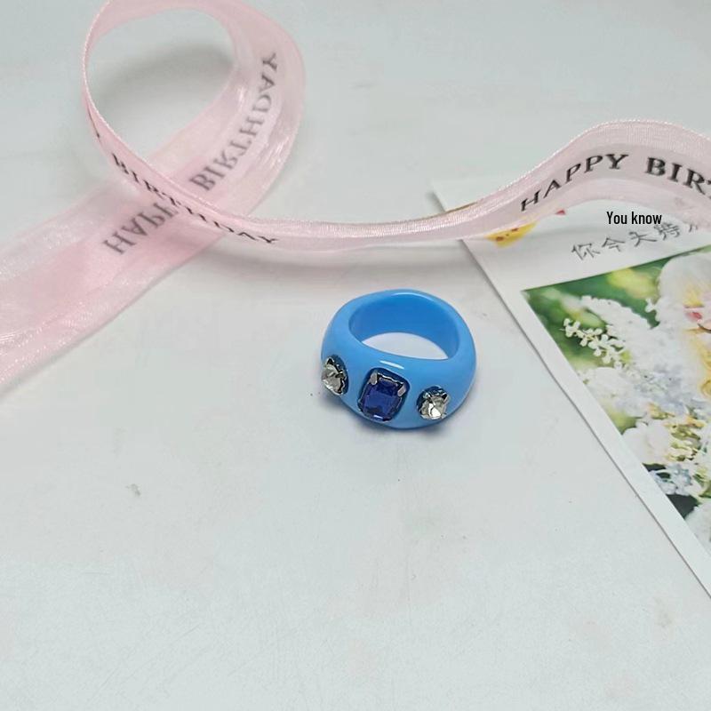 Sada prstenů z pryskyřice a acetátu v mixu barev, kulatý a čtvercový, pro ženy