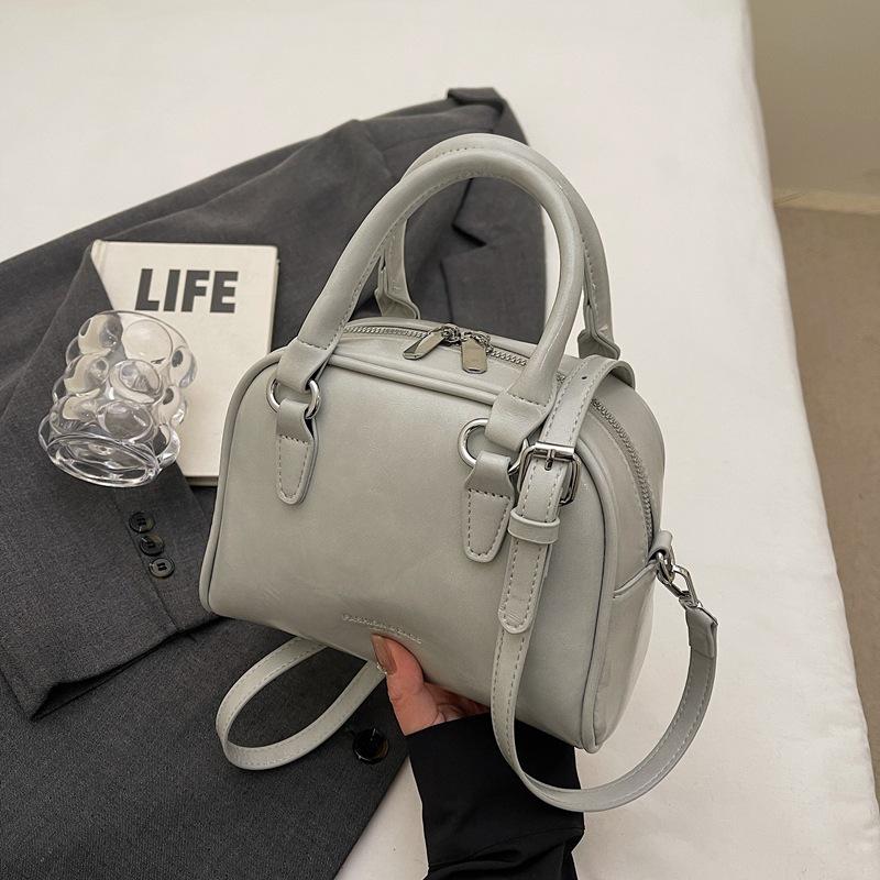 High-end niche bag women's new spring and summer fashion versatile messenger bag casual portable pillow bag