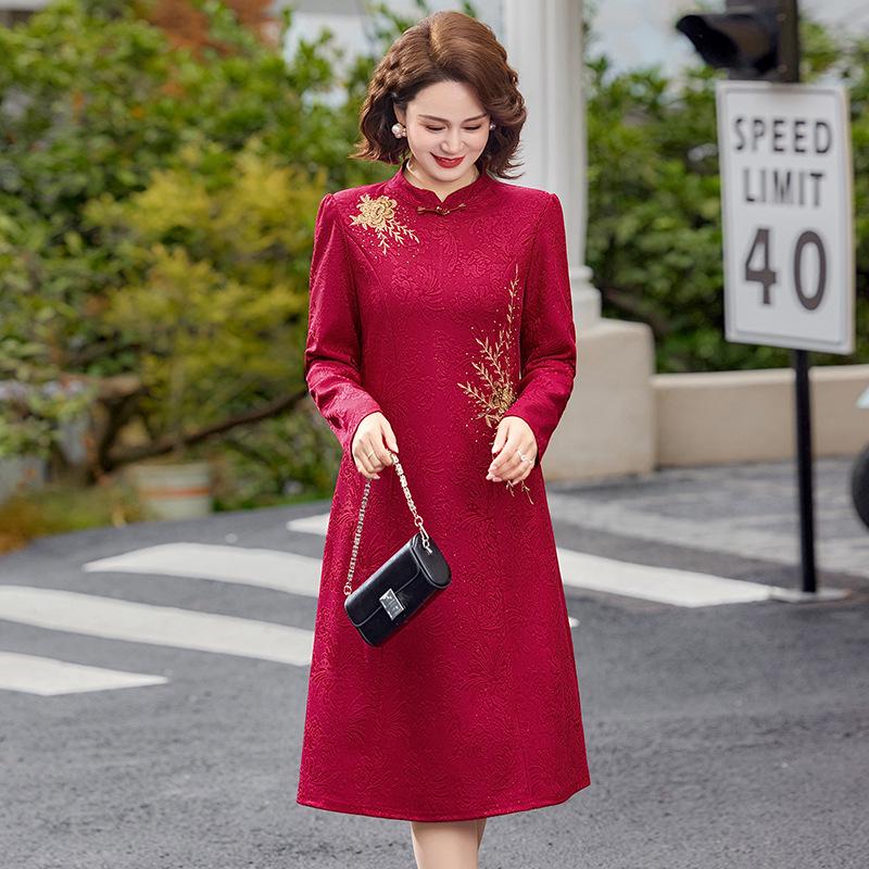 

Elegant Spring-Autumn Mother of the Bride/Groom Dress - High-End Cheongsam for Weddings and Formal Banquets 3XL (60-67.5 kg) червоний