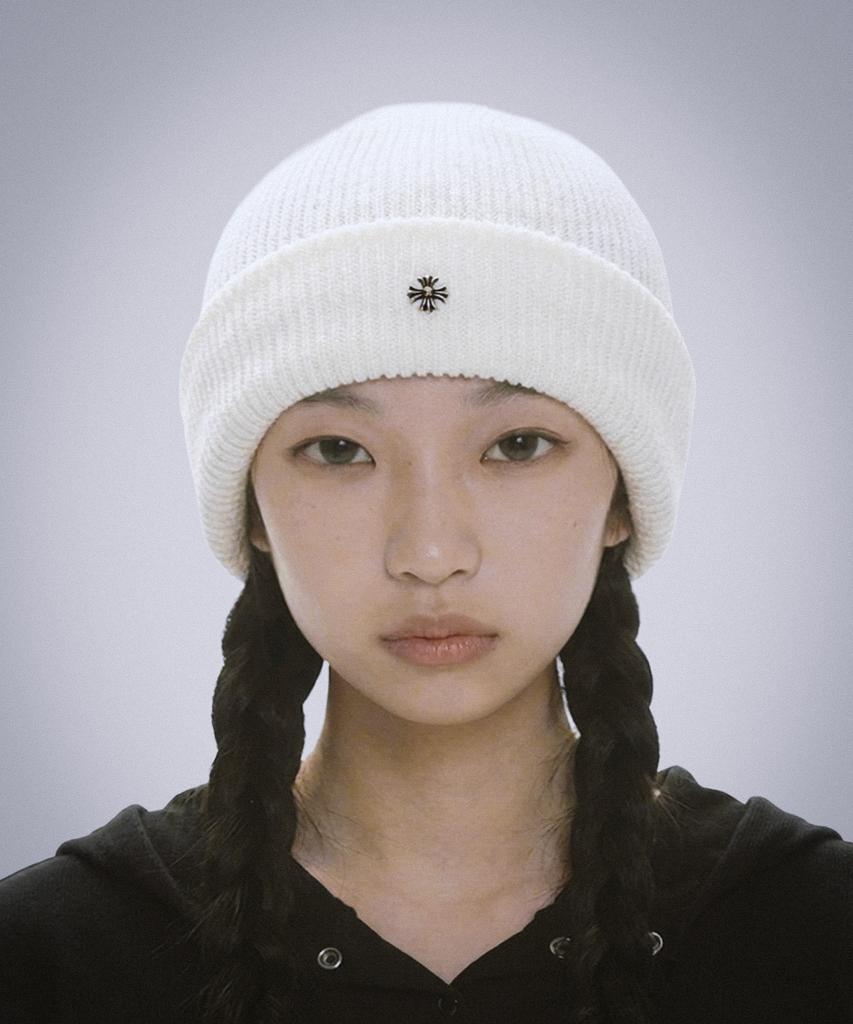 Damiswi Cross Metal Symbol Beanie_Ivory