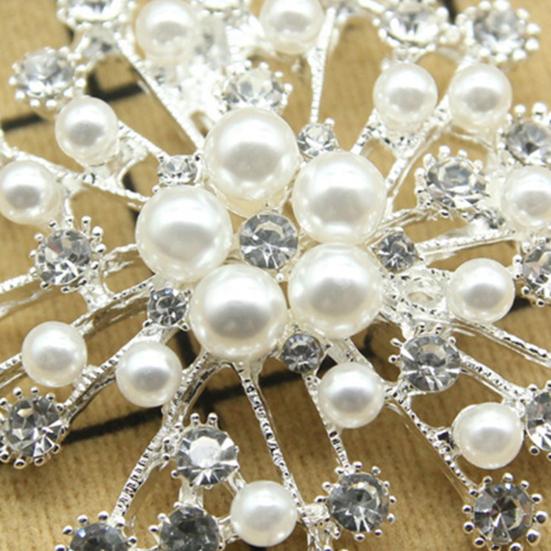 Women Brooch Snowflake Shape Rhinestone Faux Pearl Decor Anti-slip Wear-resistant Suit Coat Collar Hat Scarf Decoration