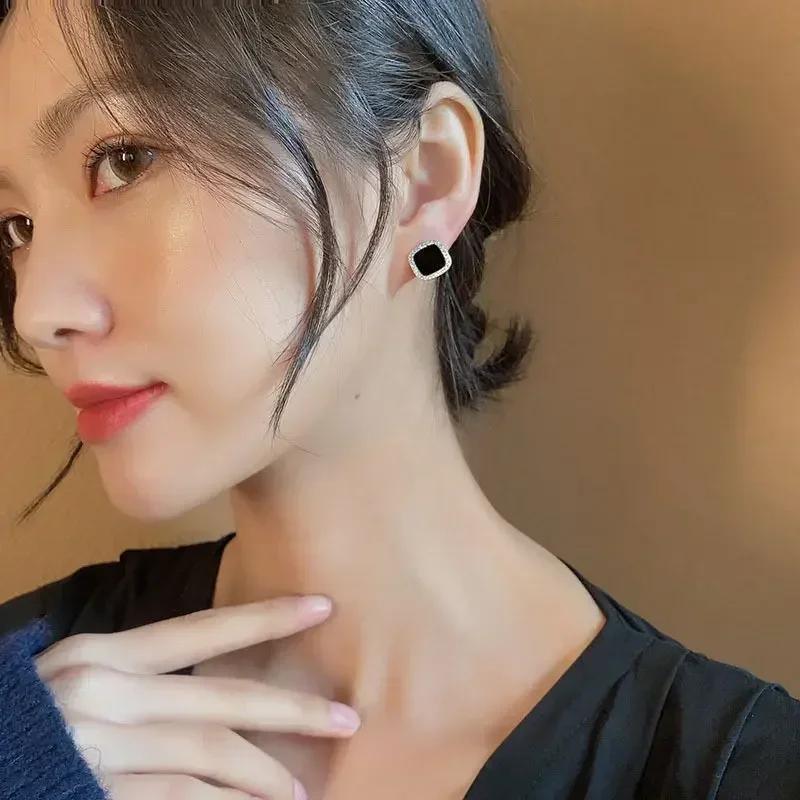 Korean Style Zircon Black Resin Square Ear Studs for Women Elegant Luxury Geometric Earrings 2024 Fashion Trends Zircon Gifts