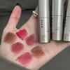 Brillo de Labios Mate de Terciopelo Tubo Plateado DIXI: Labial Blanqueador, Pigmentado, de Larga Duración, No Pegajoso.