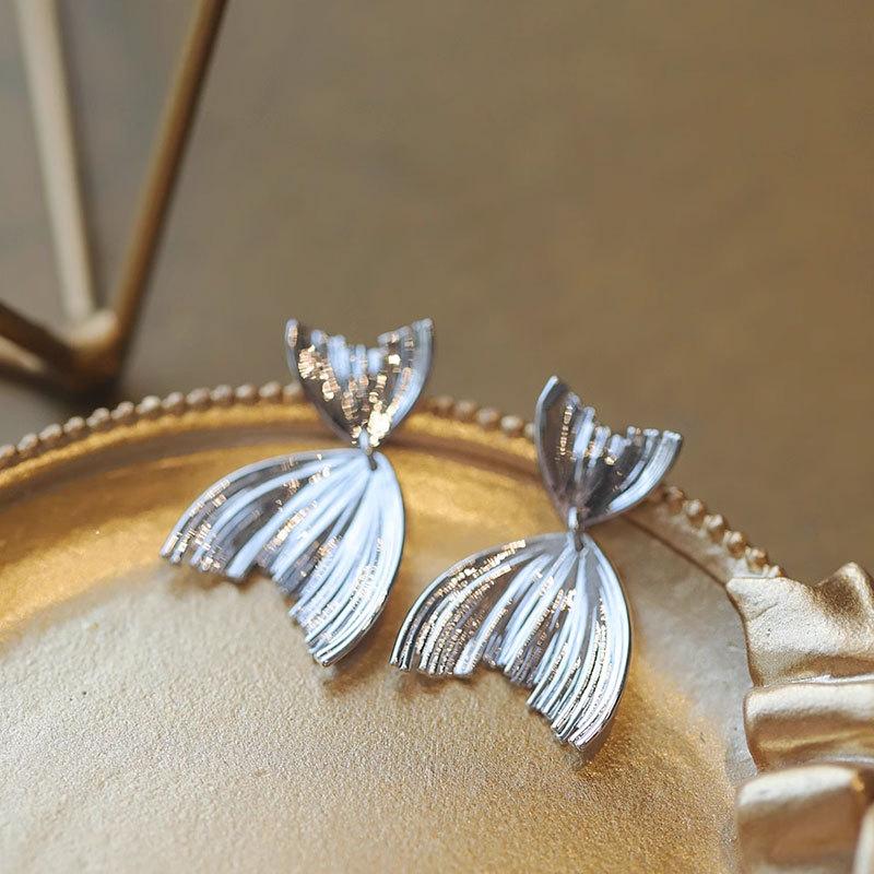Fish -tailed Earrings Earrings New Korean Temperament Cold and Light Wind Niche Design Sense