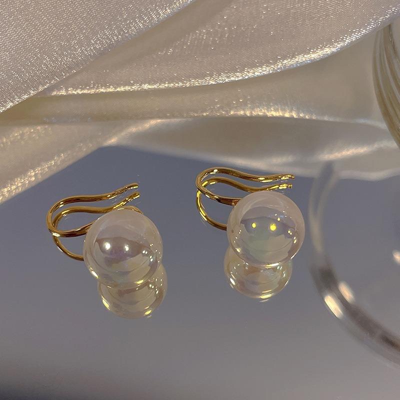 Exquisite Full-diamond Sweet Bow-shaped Pearl Stud Earrings for Women, Fashionable, Simple, Small, and Versatile. Ear Jewelry.