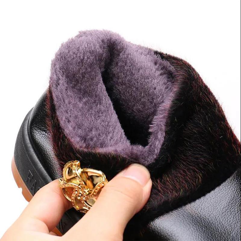 Chaussures pour femmes Bottes chaudes Bottes d'hiver à semelles épaisses Bottes antidérapantes imperméables Chaussures à semelles souples Plus Chaussures en cuir antidérapantes en velours pour personnes âgées Bottes de neige