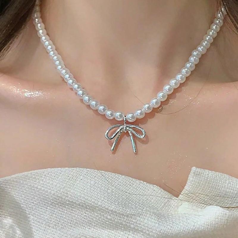 1pc Pearl Butterfly Pendant Necklace, Elegant Party Necklace, Versatile for Daily Commute, Pearl Choker Necklace