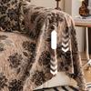 Chinesische Tiefkaffee-Blumenmuster-Sofa-Handtuch Klassische Weiche Chenille-Sofa-Abdeckung für Alle Jahreszeiten Plüschige Warme Mehrzweck-Decke