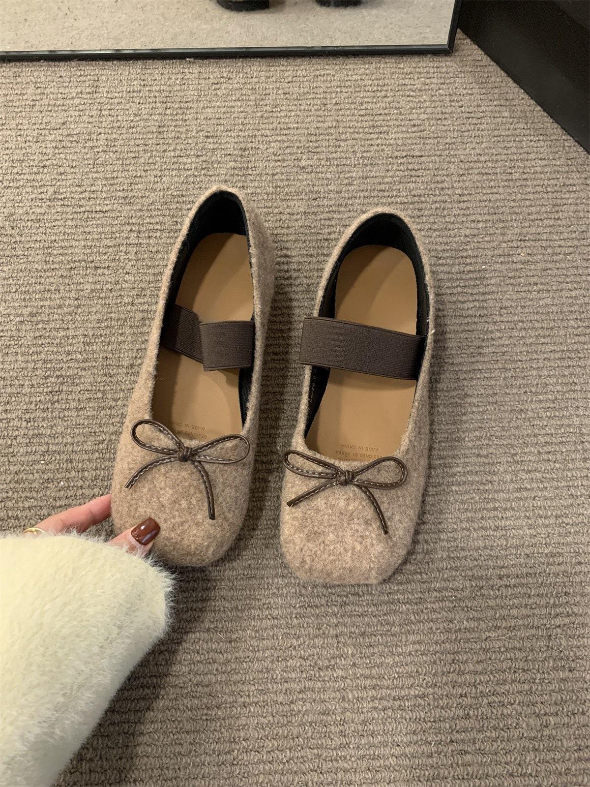 

Flat-bottomed French square head single shoes women s shoes 2024 new spring and autumn bow word with retro suede commuter shoes 40