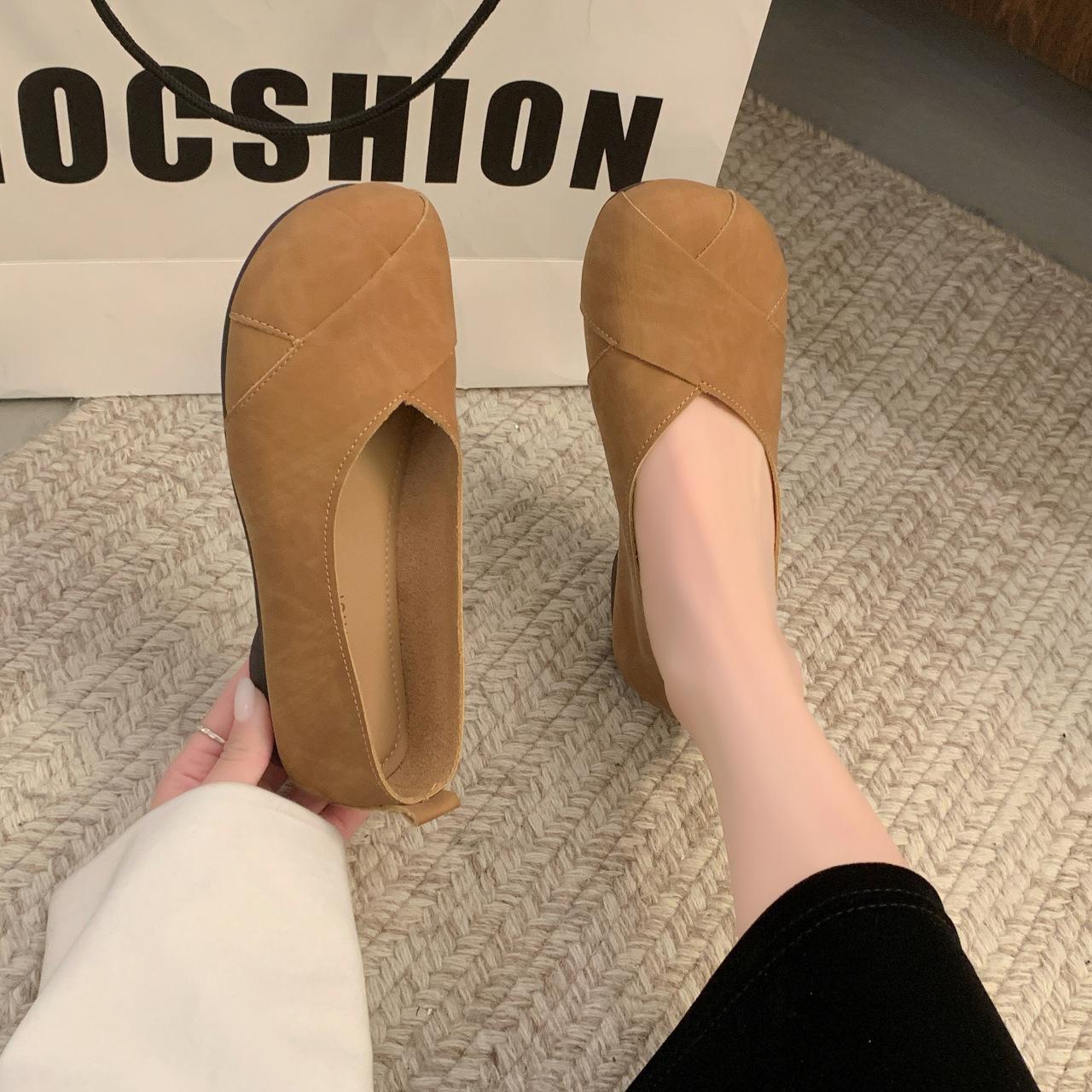 

Flat-soled single shoes women s soft-soled Korean version of Doudou shoes 2025 spring and autumn new one-pedal grandma shoes shallow lazy shoes 40 темно-коричневого кольору