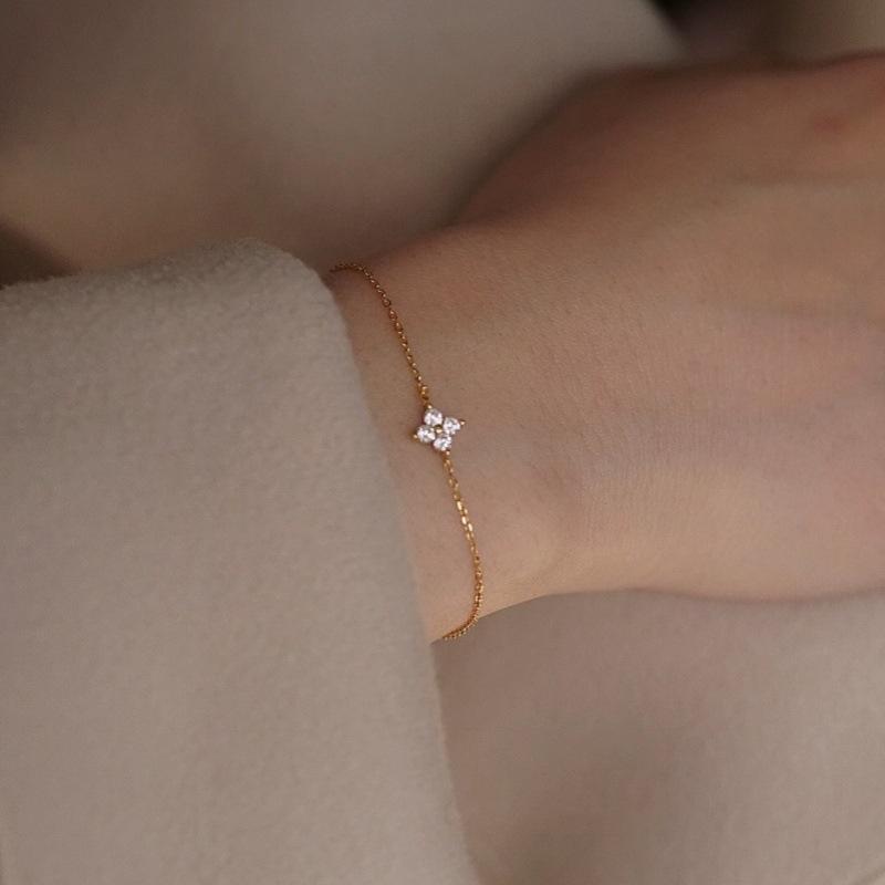 ZAKOL Shiny Zircon Inlaid Four-leaf Flowers Chain Bracelet for Women Niche Simple Desgin Stacked Bracelets Party Accessories