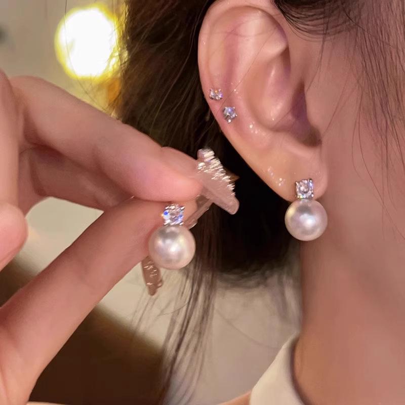 2025 Royal Consort Style Freshwater Pearl Stud Earrings – New Light Luxury High-End Design