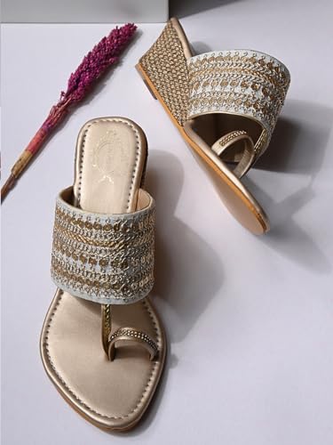 Shoetopia Girls Girls-Kolhapuri-121 Golden Heeled Sandal - 5 Uk (Girls-Kolhapuri-121-Golden) 5 UK