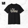 La Maglietta con Fascia di Avvertimento: T-shirt Musicale Unisex in Cotone