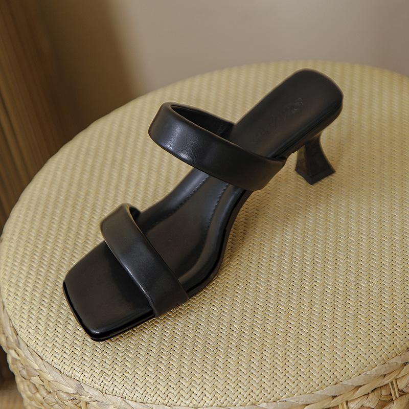 

Тапочки женские летние для улицы модные 2025 новые фея ветер слово на тонком каблуке квадратный носок открытый носок высокий каблук крутые тапочки 34 чёрный