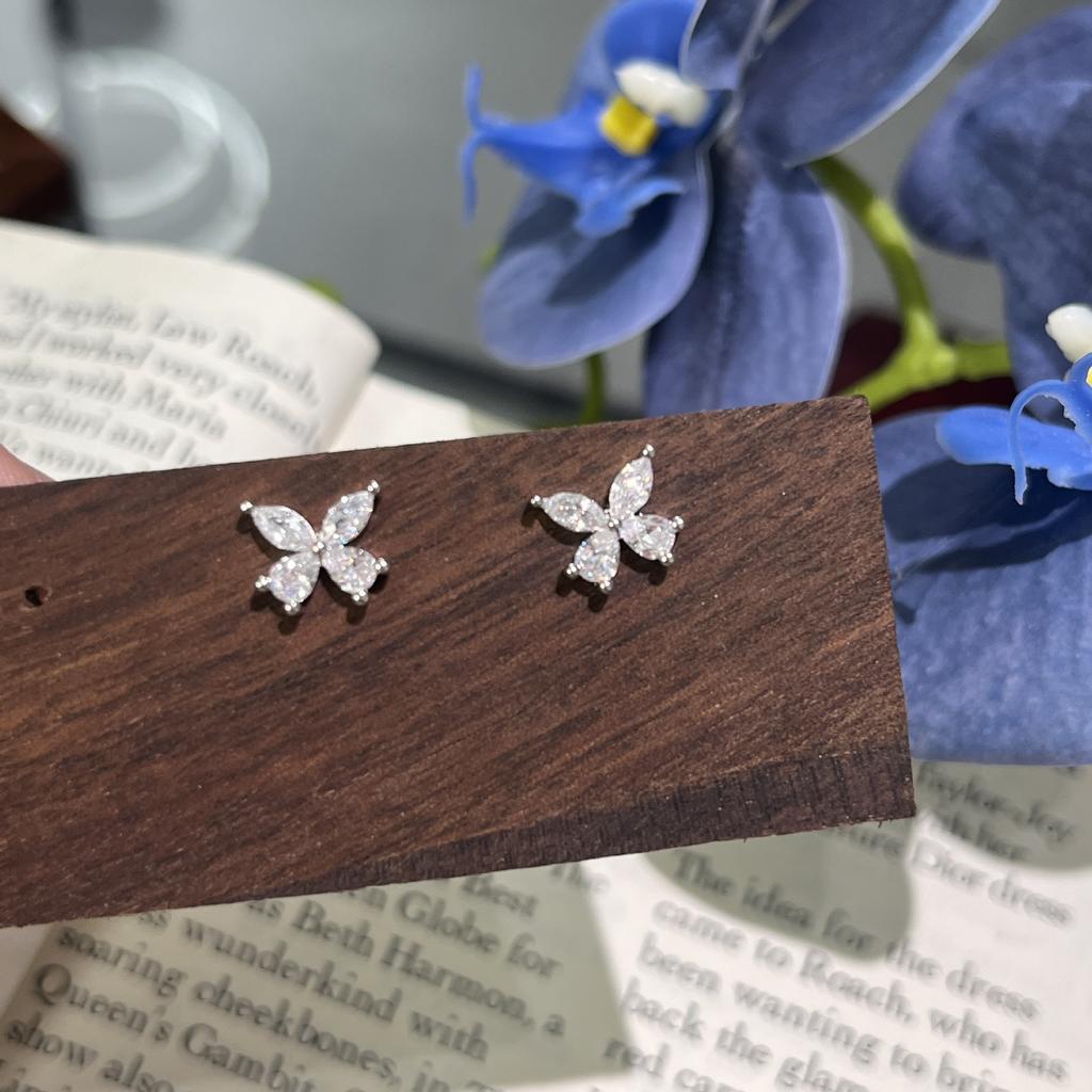 Point Drill Cold Butterfly Stud Earrings, Unique Light Luxury Exquisite High-End Mini Butterfly Earrings