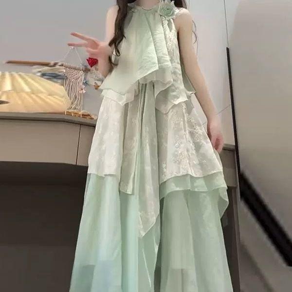 

Elegant Sleeveless Floral Lace Halter Dress M зелений